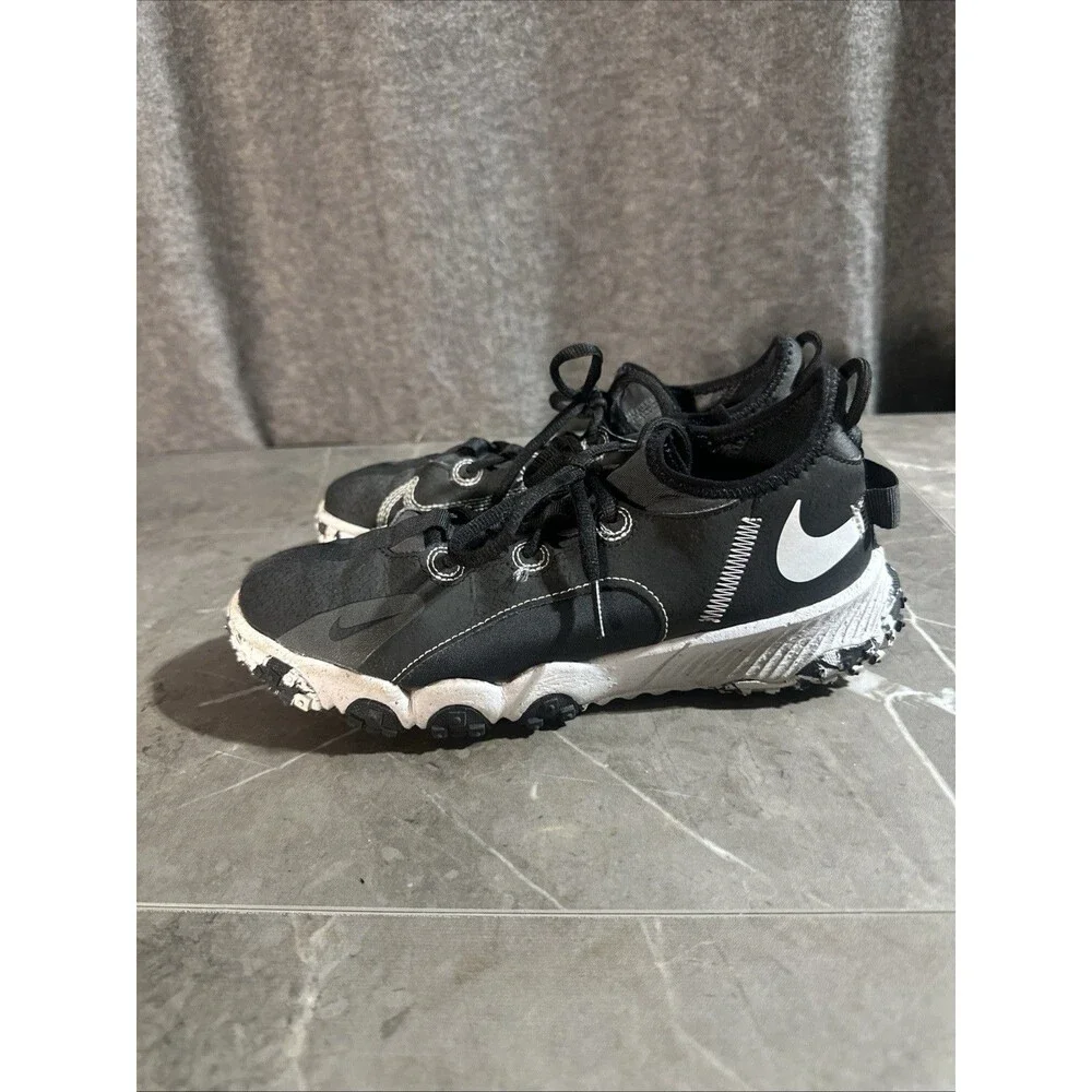 Nike Future Field Unisex Training Sneakers Size 5Y Shoes Black White B20